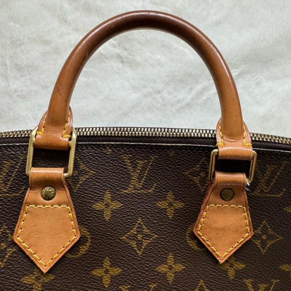 100% Authentic Louis Vuitton Monogram Alma Handbag - Picture 10 of 16